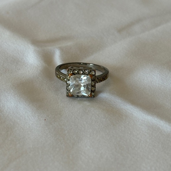 Square Rhinestone Ring Silvertone Size 7 - Picture 3 of 4